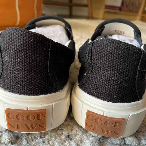 Good News Slip-on Sneakers - NWT sz 39 - Picture 3 of 6